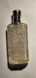 Kristal Geurfles met zilver beslag 9 cm hoog  nette staat. glas nieuwstaat.