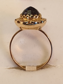 Geelgouden 14krt. damesring met granaat, maat 18.5,  15 mm kopmaat
