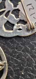 2x broche zilver 2e gehalter 4 cm  en 3 cm .