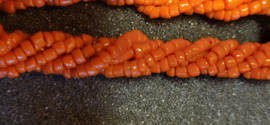 Lang 5 strengs bloedkoraal chanel collier 1 meter in elkaar gedraaid topkleur.