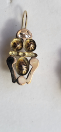 Zeer oude gouden lissen klederdracht  35 mm 2,7 gram  redelijke staat.