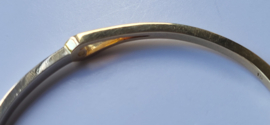 Gouden bicoller spang armband met briljant van 0,20 vvsi TW  van Le Chic.