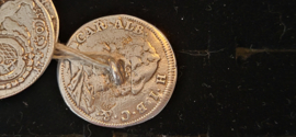 8x zilveren knopen gemaakt van 30 kr  Karl Albrecht Beieren 1735 .