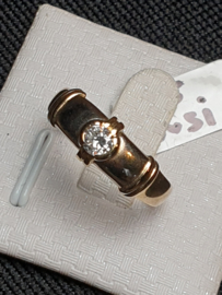 Twee kleuren 14 kr gouden ring met centrale briljant van 0.25 crt vvsi  E coller