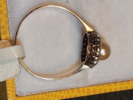 Antiek klassieke ring  met natuur parel en diamant maat 17 1.5 gram 14 kr.