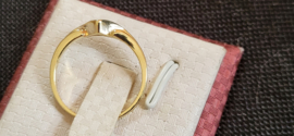 Geel  gouden14 kr  dames ring met briljant 0.08 crt maat 18 .