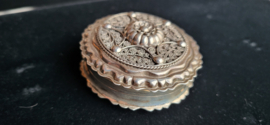 Zilver Pillen/lodereindoosje niekerk 2003 45 gram zilver.