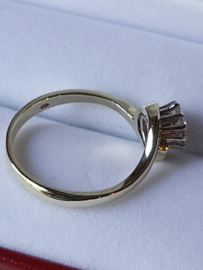 Zware gouden slag ring met rozet van 7 x briljant vvsi 0.25 crt maat 17.5