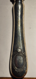 Grote Vis vork handvat is zilver  mooi bewerkt 28 cm  6 cm breed.