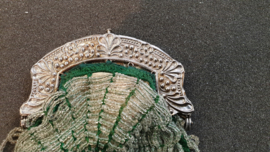Mooi open gewerkte kralen portemonnee zilver 1872 10 cm  Antiek