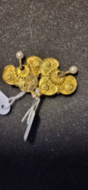 Gouden set mutsbellen Zeeland Wacheren  met parel. helaas wat reparatie.