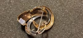 Gouden jaren 50 broche met 2x diamant 5,5 gram 3.5 cm. 2 kleuren 14 kr.