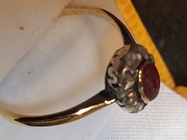 Antiek klassieke ring  met saffier en diamant maat 16 2,1 gram 14 kr.