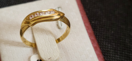 Geel  gouden14 kr  dames ring met zirkonia 3.3 gram maat 18,5 nieuwstaat .