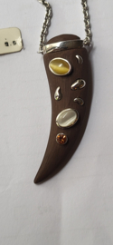 Zilver houden hanger bezet streepagaat en citrien met anker collier.