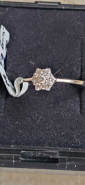 Leuke rozet briljant ring wit goud met 7x 0.02 crt maat 17,5.