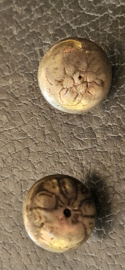 2x 18e eeuw knopen  1783 zilver  gebied merken aanwezig gelderland.