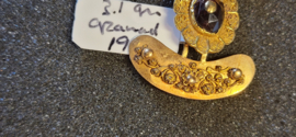 Antiek drie rijen 14 kr gouden slot met zijstukken en granaat  3,1 gram 3cm.