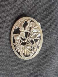 Klein zilver broche open gezaagd model bloemen. 4 cm