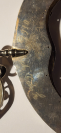 Zeer grote zilveren stuivertjes beugel met bijbehorende rokhaak. 1856
