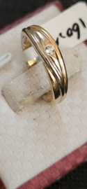 Goud 14 kr bicoller ring met zirkonia 3 gram maat 18  5 mm breed.