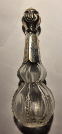 Kristal Geurfles met zilver beslag 12 cm hoog  nette staat. glas nieuwstaat.