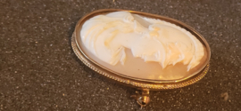Mooie oude gouden Camee broche geen scheuren 14 kr  4.2 bij 3.2 cm