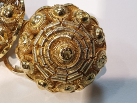 Geel gouden keelknopen uit Walcheren 1840 nette staat 2,5 cm diam. 10 gram