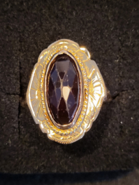 Antieke gouden ring met granaat (licht beschadigd) maat 18  4 gram 14kr.