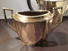 Set van Theepot,Melkkan en Suikerpot van M.D Hoogmei uit 1930 zilver