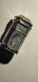 Zilver Loderein/Geur doosje   5,5 cm hoog Antiek 1867 .