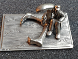 Zilveren Schoenmaker  5 bij 4 cm 32 gram.
