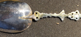Denk huwelijks lepel meesterteken E S  2e gehalte bak verguld  48 cm.