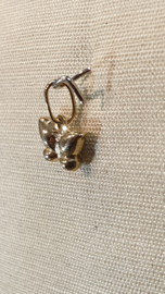 Klein goud bedeltje  model vlinder 9 bij 6 mm 0.3 gram
