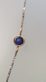 Wit kort Chanel collier met geel gouden kasten en lapis kralen  40 cm 6 gram