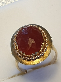 Gd dames ring, licht rose kleur,  14 krt. met carneool, maat 18, kopmaat  20/22 mm, 6 gram
