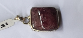 Zilver hanger met rode toermalijn 3cm. 1 cm hoog.