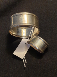Servet ring en vingerdoek set zilver42 gram diameter 5 en 3,5 cm  2,5cm breed