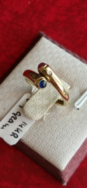 Geel gouden ring met diamant saffier en robijn maat 16 .