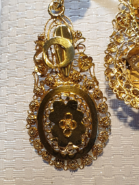19e eeuw streek oorbellen zeer lang nette staat 5.5 cn lang 5,5 gram 14 kr goud