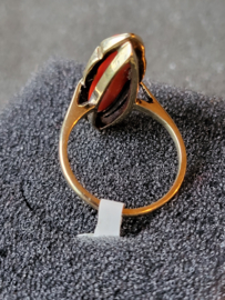 Bloedkoraal dames ring maat 15 nette staat 4 gram 14 kr goud.