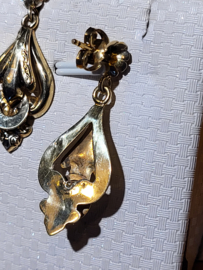 Antiek 19e eeuwse gouden hang oorbellen met stekers.