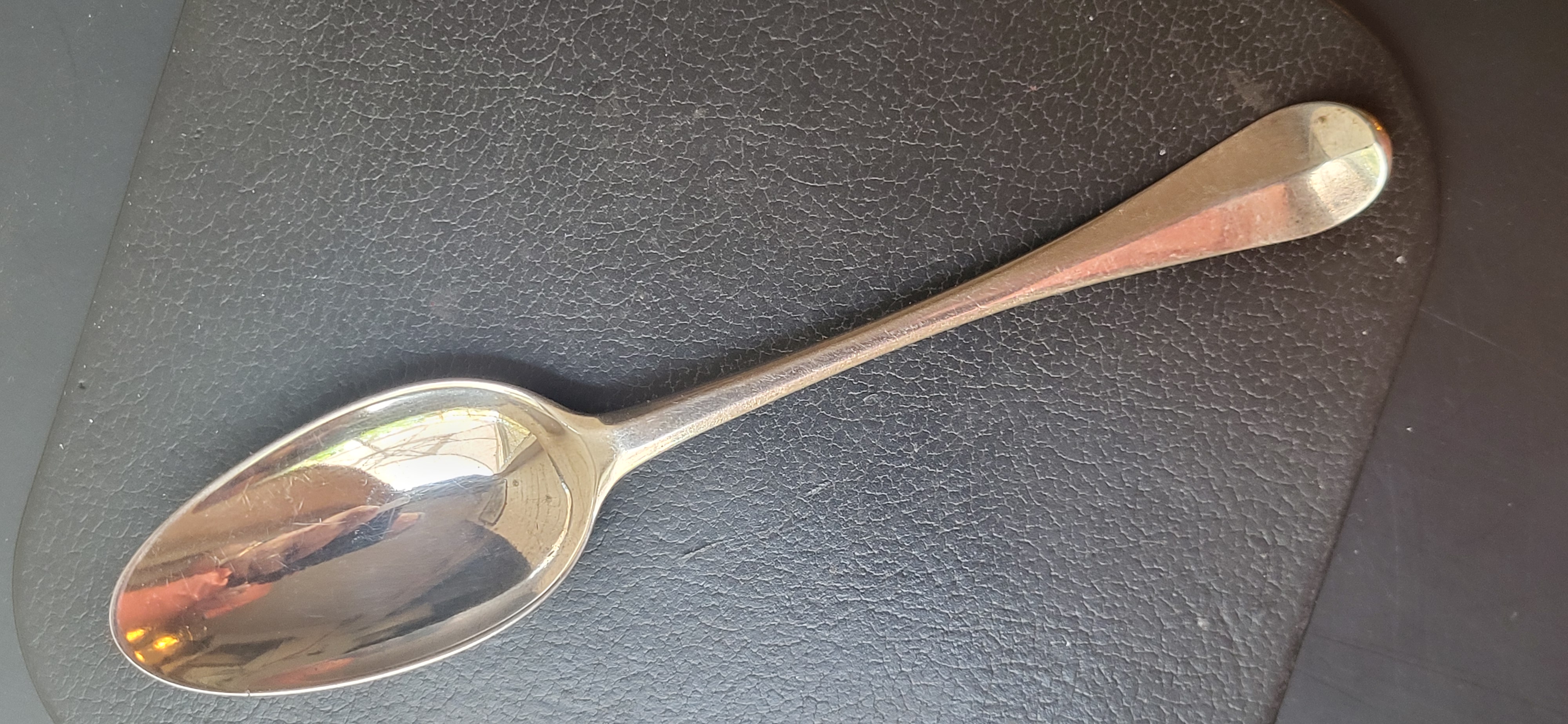 Zilver lepel van Dirk Egeling 1765 Utrecht  21 cm 62 gram. schaars.