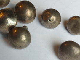 Westbraband zilver 17e eeuw  kleding knopen nette staat echt verzamelwerk.