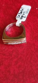 Zware dames of herenring bezet met 5 bacet geslepen diamanten.