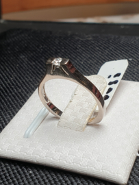 Wit gouden dames ring met briljant 0.05 crt maat 16,5  2.5 mm breed 2.4 gram