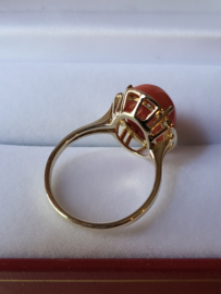 Nieuwe gouden ring met 15 mm / 9 mm bloedkoraal na vintage model