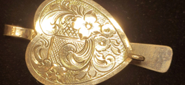 Oude tashaak zilver hand gemaakt mooi gegraveerd rond 1920   6,5 cm  12 gram.