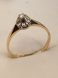 Geelgouden solitair damesring, 14krt. met 0.05 crt briljant, maat 17