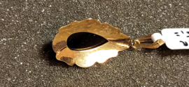 14 kr gouden hanger met granaat bruto 3,6 gram 3.5 bij 1.8 cm.
